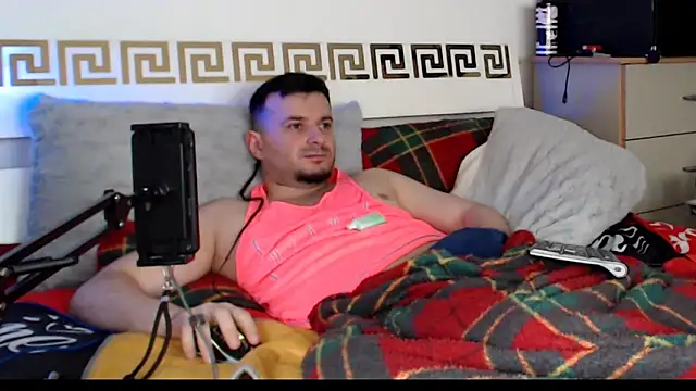 FuckToyBoy69 Adlı Modelin Canlı XXX Sohbeti