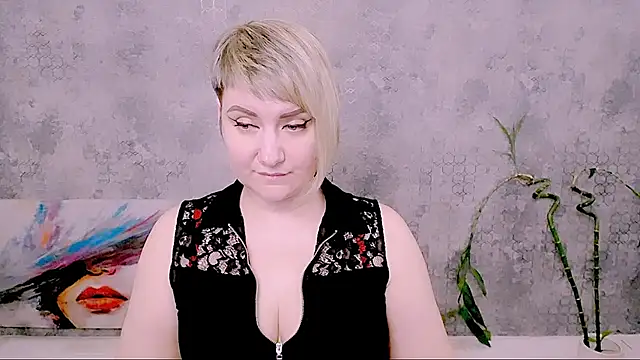 DjulliaのライブXXXチャット