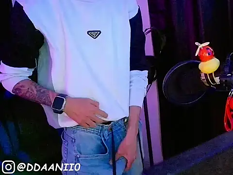 ddaanii0 – webcam-show
