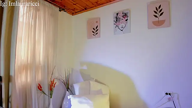 Lauraricci__: απευθείας συνομιλία ΧΧΧ