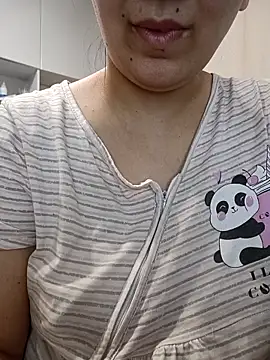 Emi_hot1のライブXXXチャット