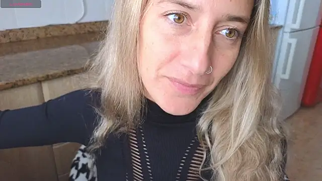 Lunamix Adlı Modelin Canlı XXX Sohbeti