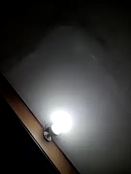 Scarlet_curly8a: διαδικτυακό σόου στην κάμερα