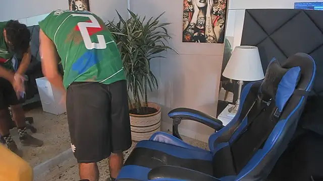 Pertunjukan Kamera Web kai_storn