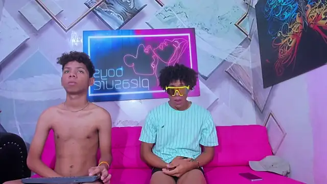 Spicy_guys 现场XXX聊天