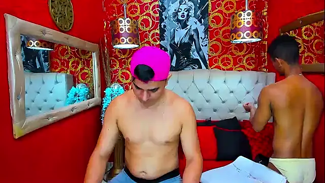 PEINBOYS 现场XXX聊天