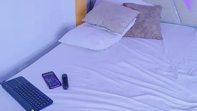 Chat XXX en directo de KiimBrooks