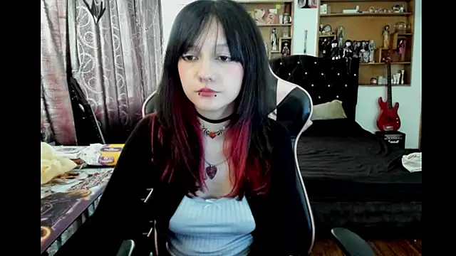 Chat +18 de Maki_Zein_ ao vivo