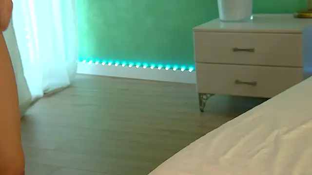 Онлайн чат XXX EllaAzianaa