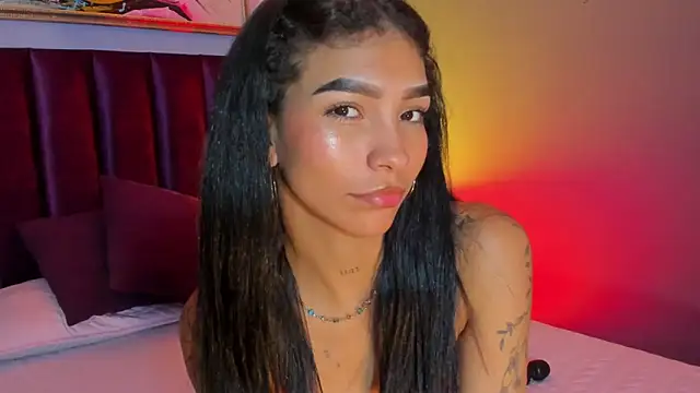 Chat +18 de LauraAristizabal ao vivo