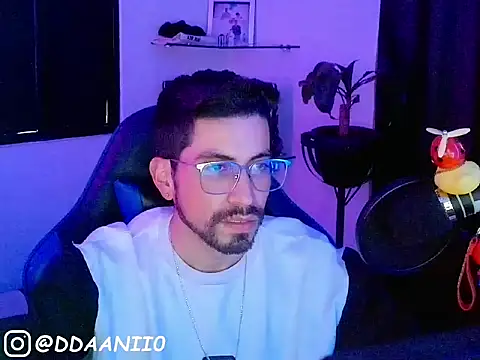 ddaanii0 在線直播表演