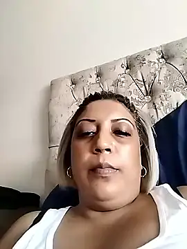 IndianLara Chat XXX in diretta