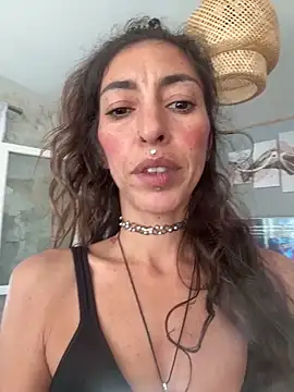 Amani_thewolf élő XXX-chatje