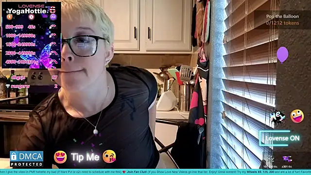 YogaHottie76 – Naživo XXX chat