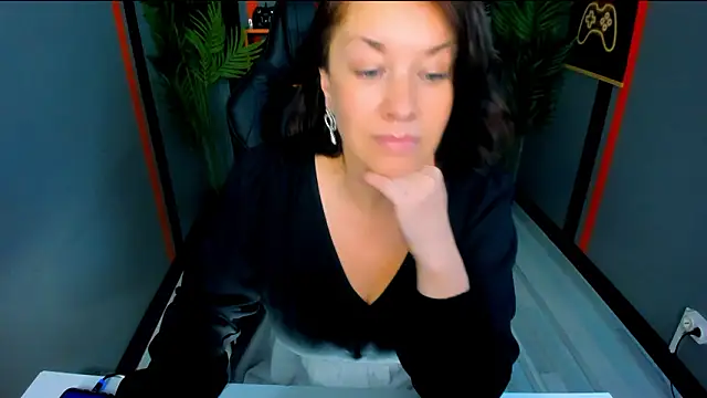 AnaMills élő XXX-chatje