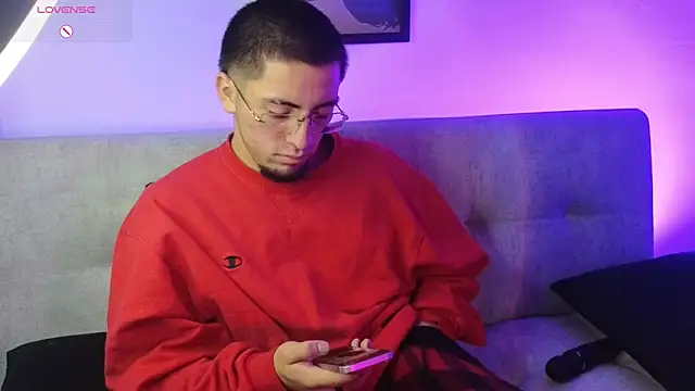 AresMassimoX élő XXX-chatje