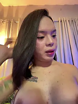 Pumi_akiko: διαδικτυακό σόου στην κάμερα