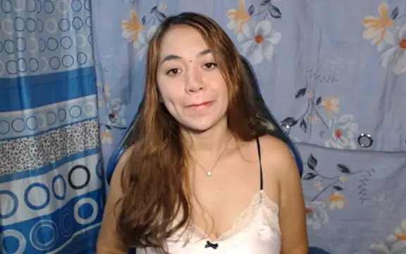 urlover_mae26 Adlı Modelin Canlı XXX Sohbeti