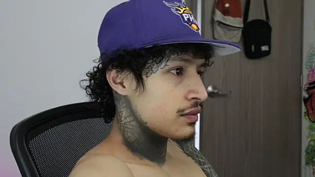 trieoneのライブXXXチャット