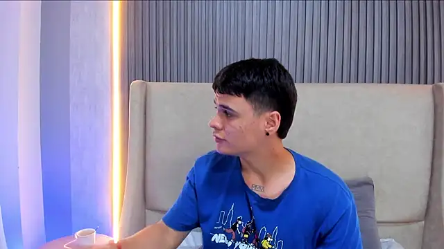 BenitoSaenz's Live XXX Chat