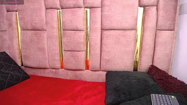 CHLOESHOW live XXX chat