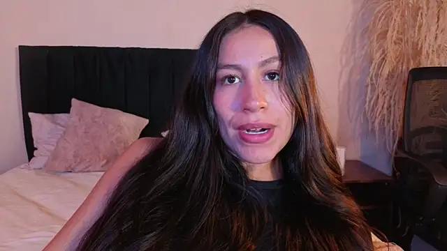 แชท XXX สดของ EmiGomez_