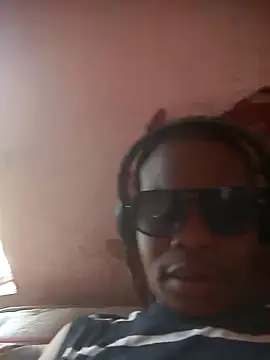 Tebzito: διαδικτυακό σόου στην κάμερα