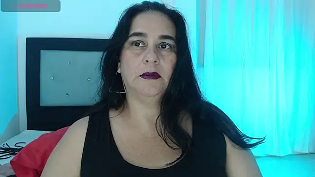 Pokazy przed kamerką – Sharlot_curvy