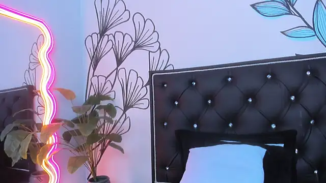 Sweet_Ariadna_ Show in webcam