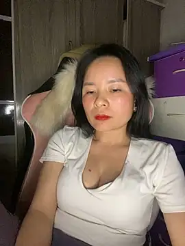 Chat +18 de Ivy_Trix2 ao vivo