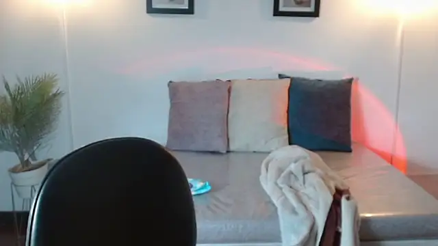 Juliana__lx Adlı Modelin Canlı XXX Sohbeti