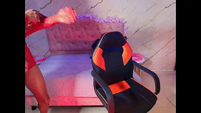 Вебкам-шоу monserrat_petite