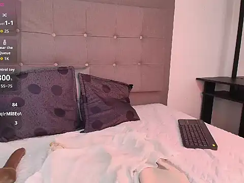 Chat +18 de Kiara_noirr ao vivo