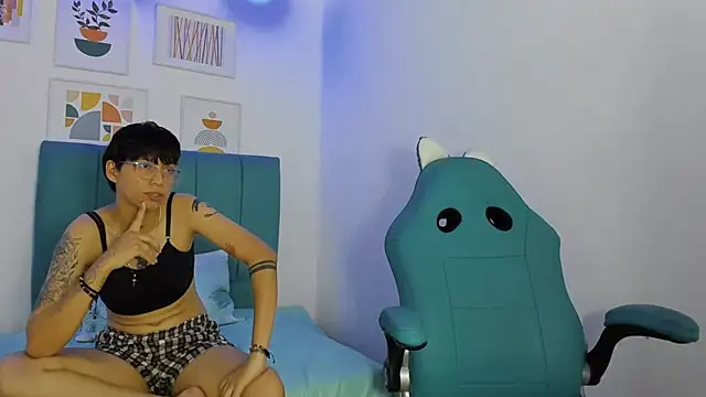 ivyheat3's Live XXX Chat