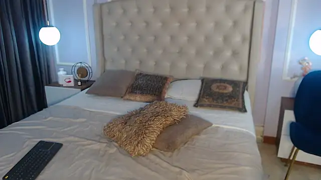 LiaTrainor's Live XXX Chat