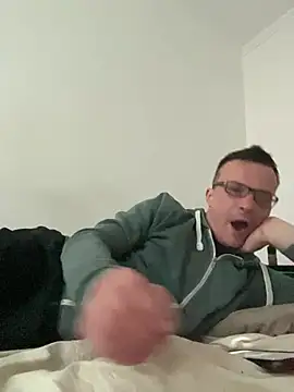 viktor1992-1-1's Live XXX Chat