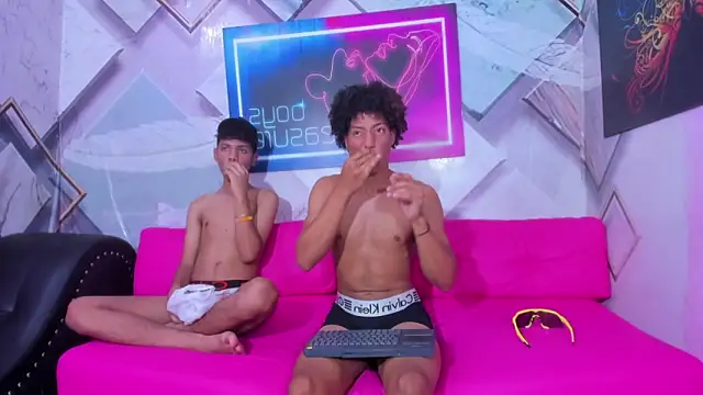 Spicy_guys Pertunjukan Webcam