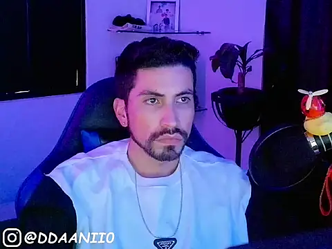 ddaanii0 在線直播表演