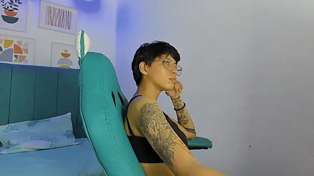 ivyheat3 élő XXX-chatje