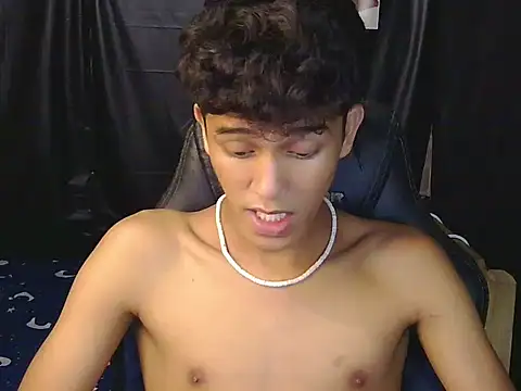 hugekenbigcock's Live XXX Chat