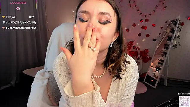 Chat +18 de lilly_Cherry_ ao vivo