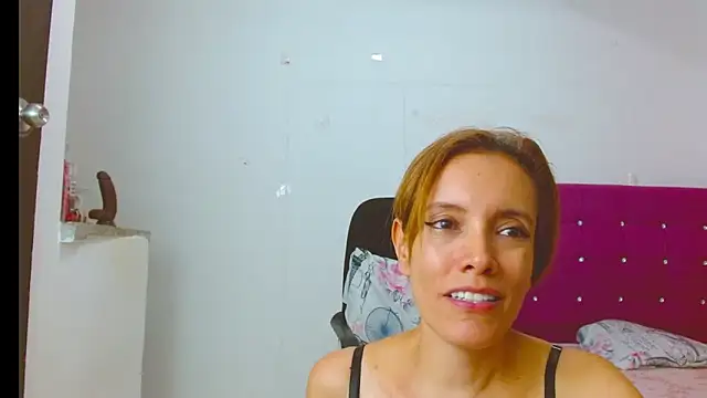 Онлайн чат XXX chantalsemenova1