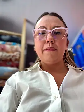 VIOLETA-25_のライブXXXチャット