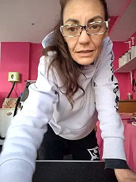 Eimikuro11 élő XXX-chatje