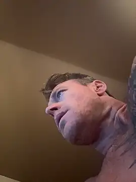 DILFiGuess1's Live XXX Chat