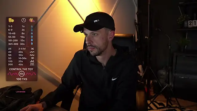 monsieurguitsxxx's Live XXX Chat