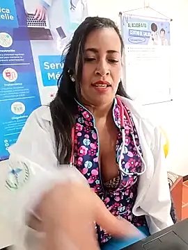 Show modela Aitana444 na web-kameri