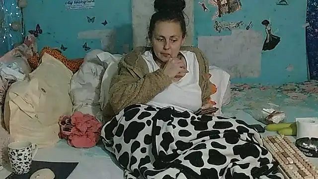 brighteyes77 Adlı Modelin Canlı XXX Sohbeti