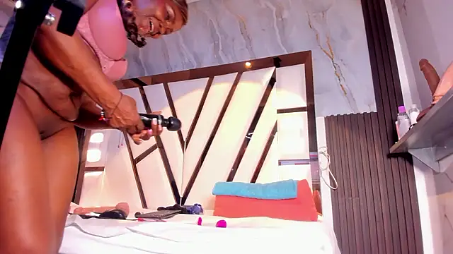 lola_hornei Chat XXX live