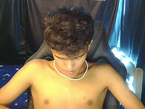 Czat XXX na żywo – hugekenbigcock